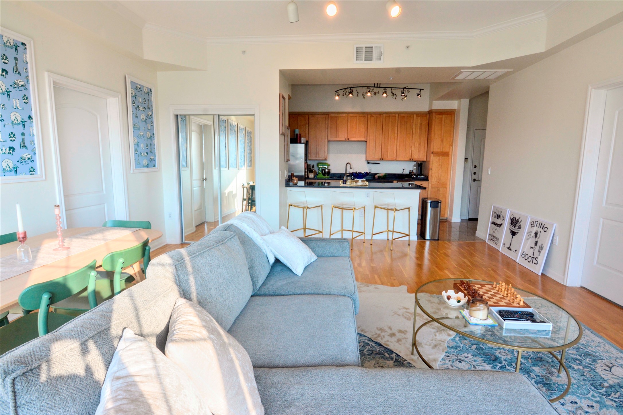 3225 Turtle Creek Boulevard 1042