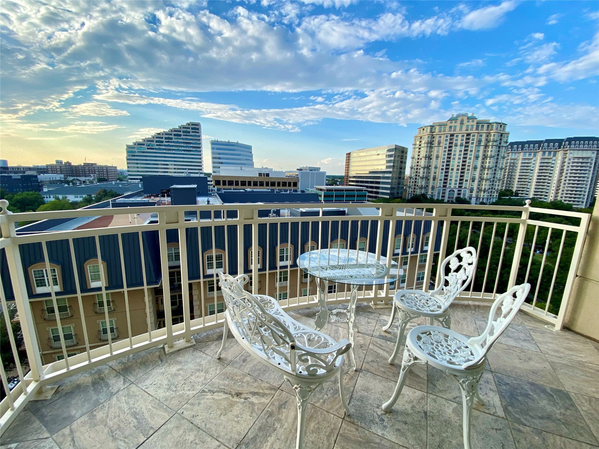3225 Turtle Creek Boulevard 1042