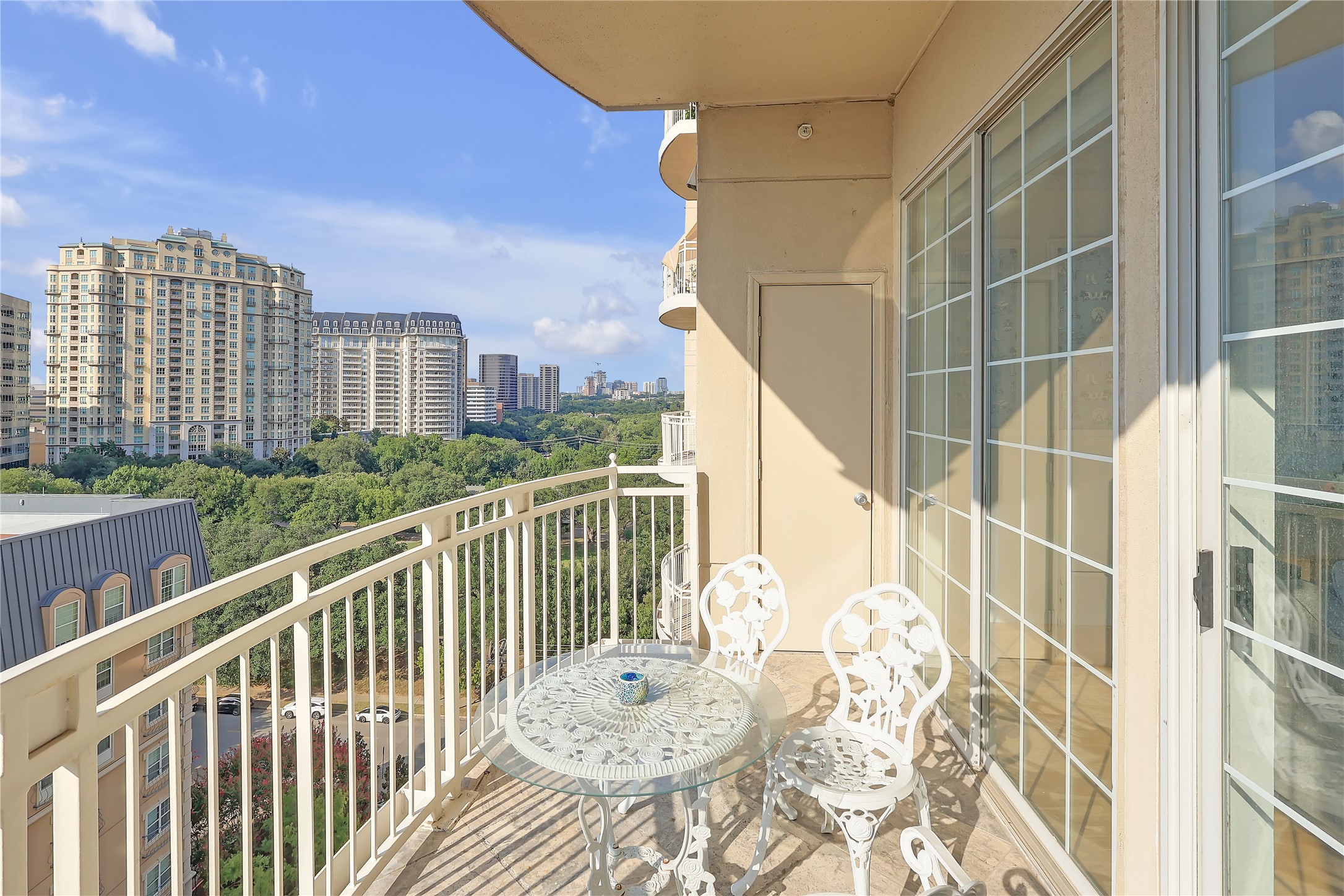 3225 Turtle Creek Boulevard 1042