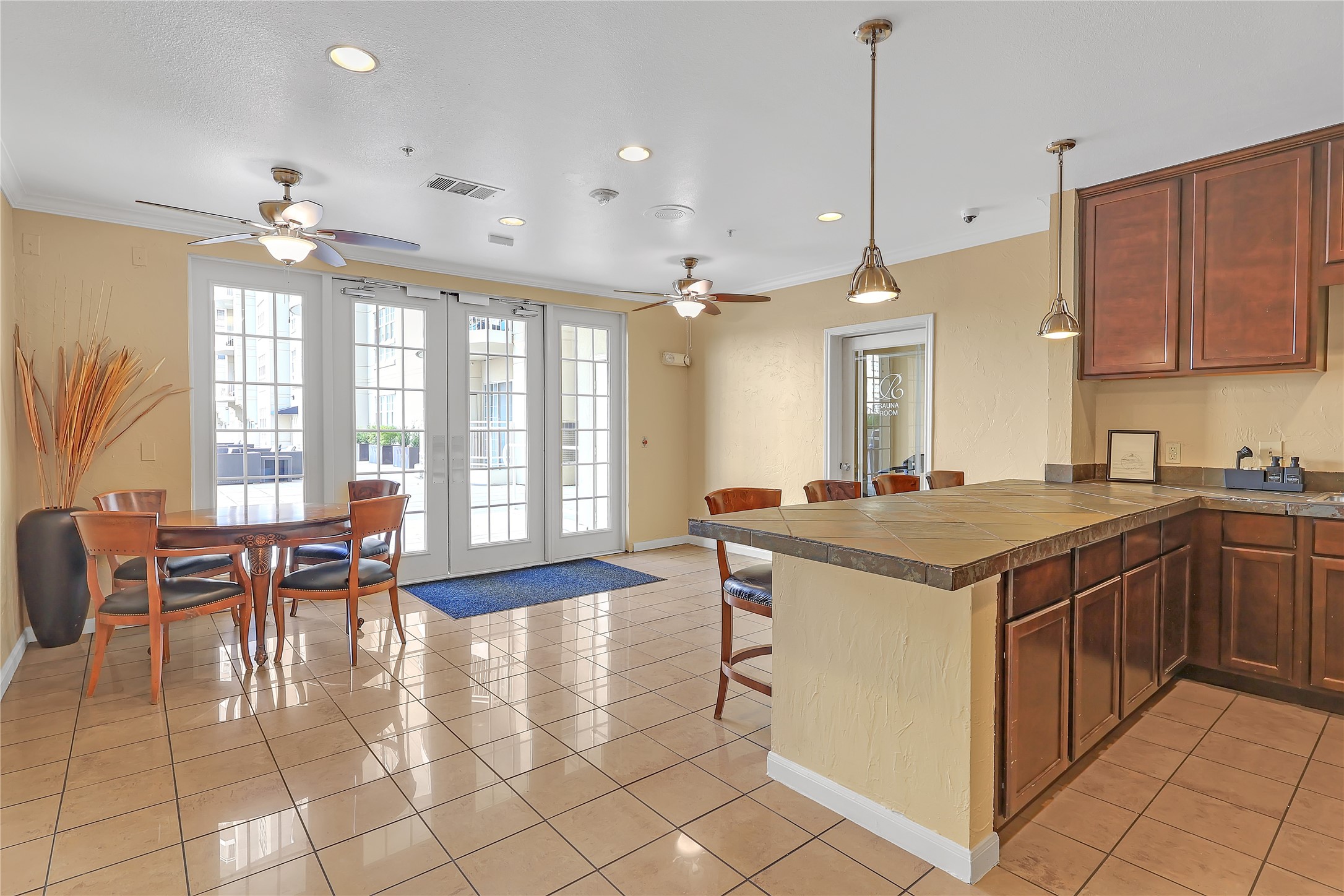 3225 Turtle Creek Boulevard 1042