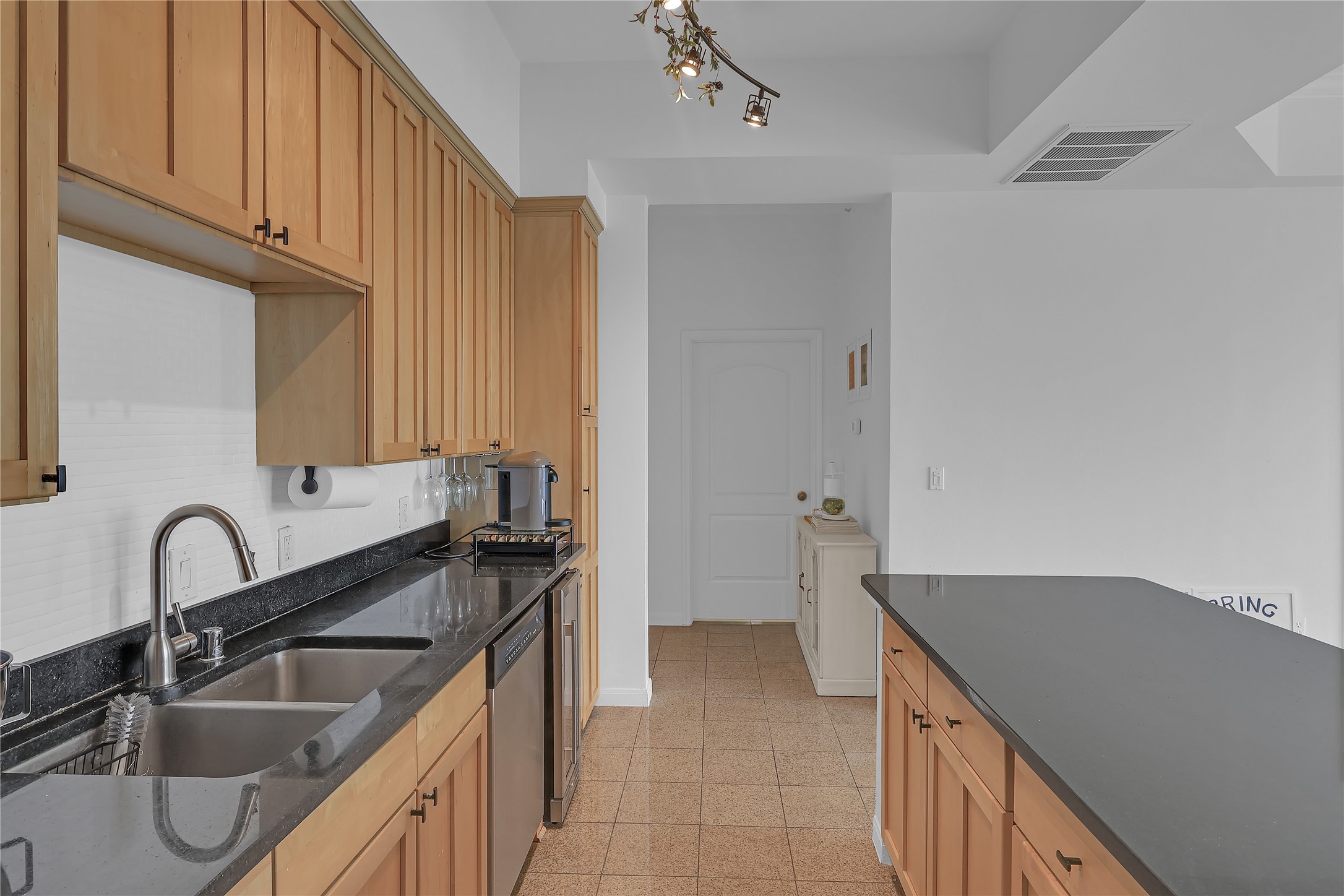 3225 Turtle Creek Boulevard 1042