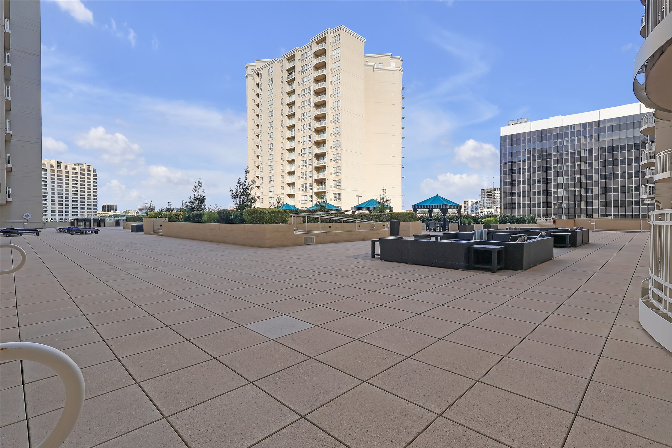 3225 Turtle Creek Boulevard 1042