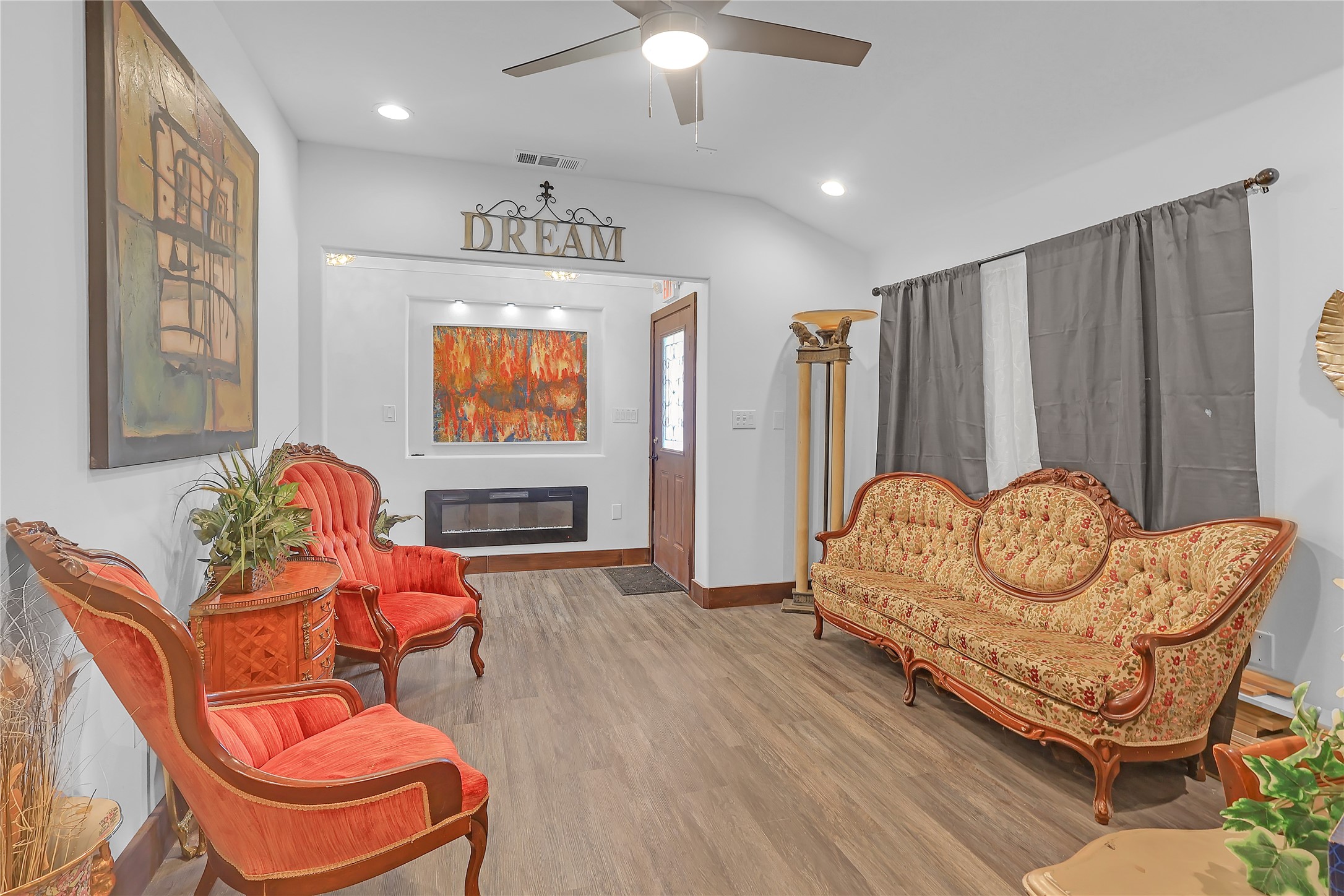 213 Mckinney Avenue