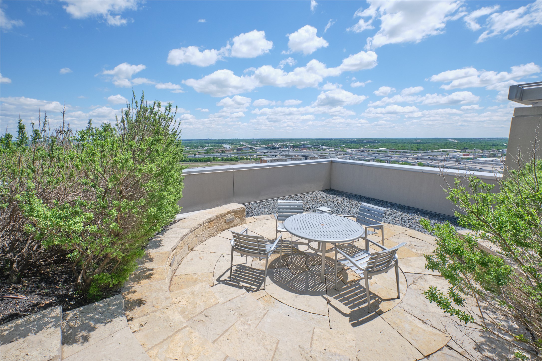 1301 Throckmorton Street 2106