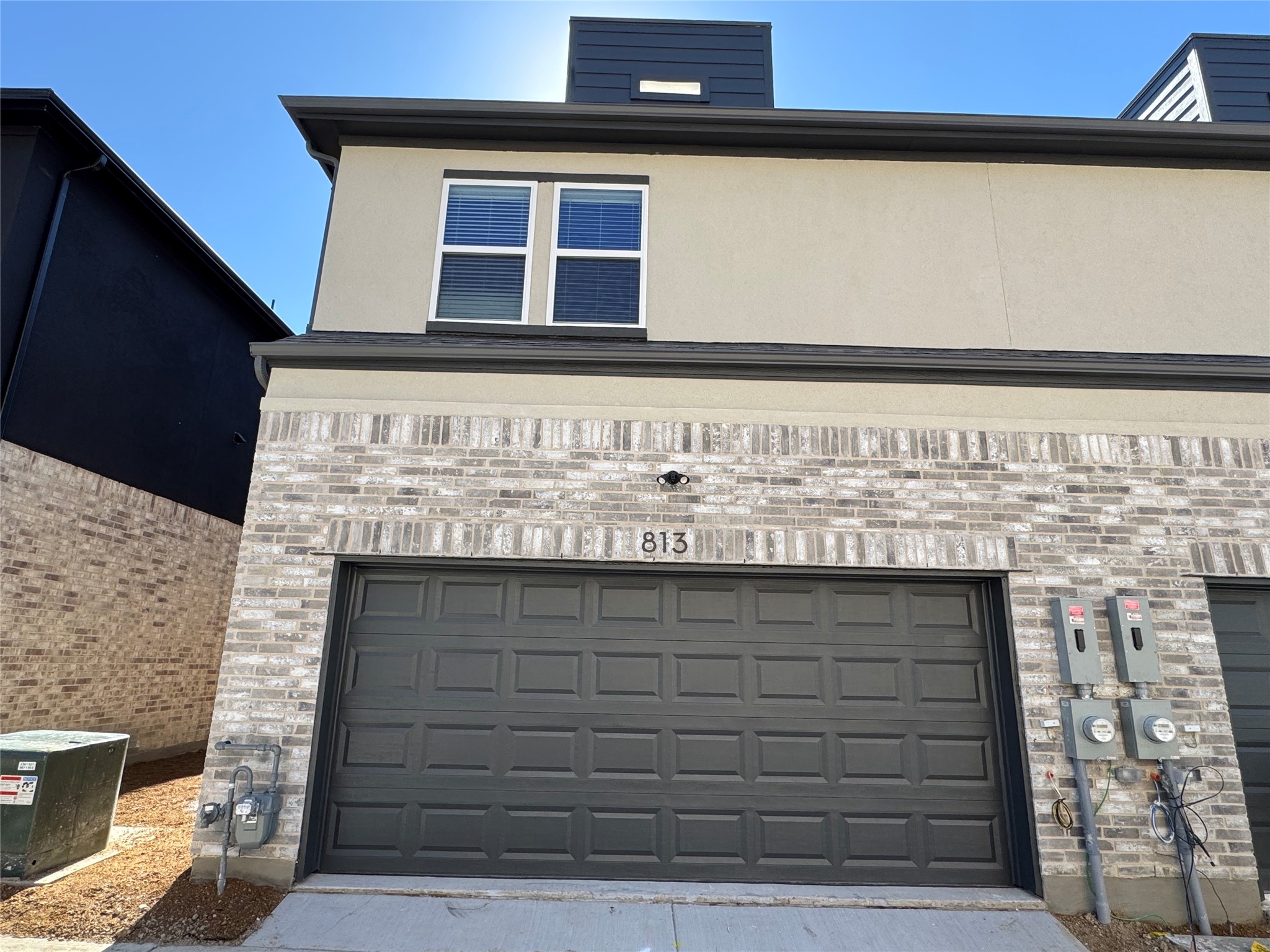 813 Meadowcrest Drive