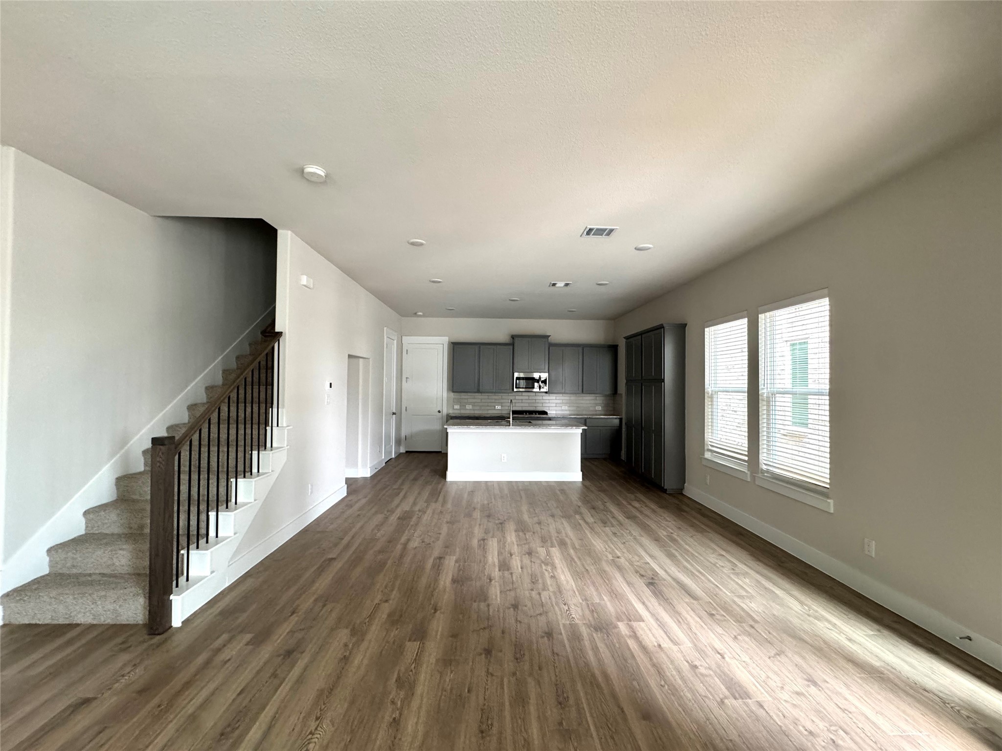 813 Meadowcrest Drive