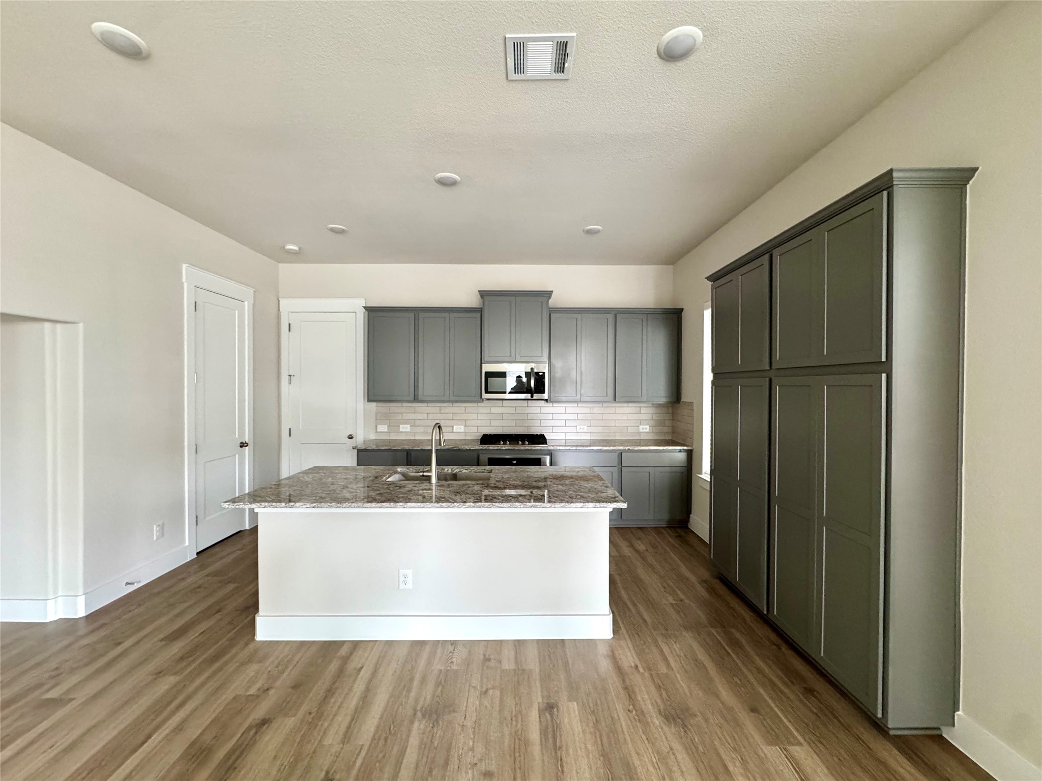 805 Meadowcrest Drive