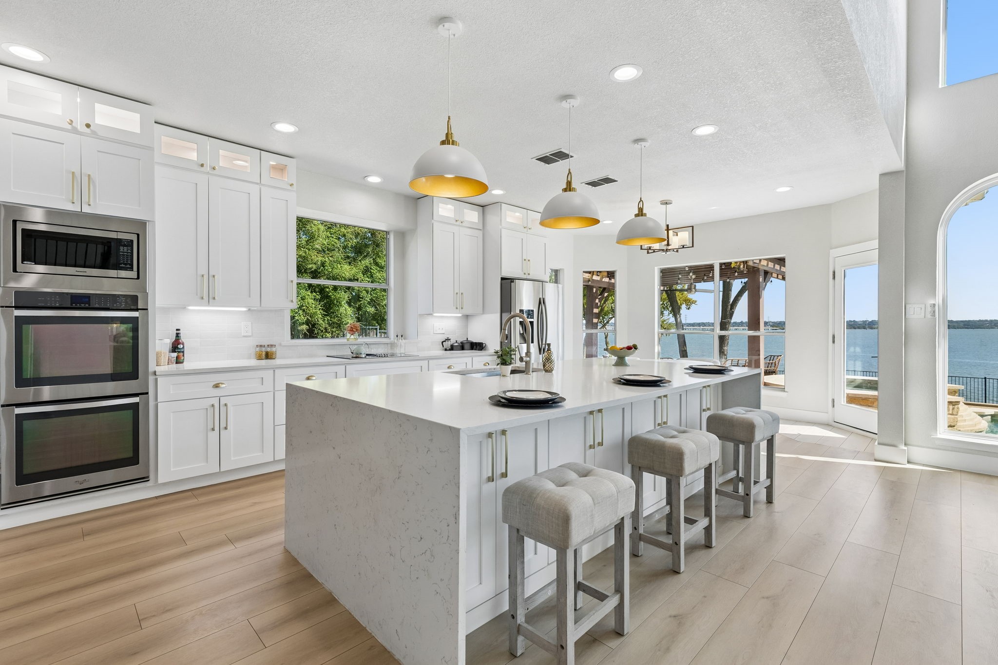 6218 Lincolnshire Lane