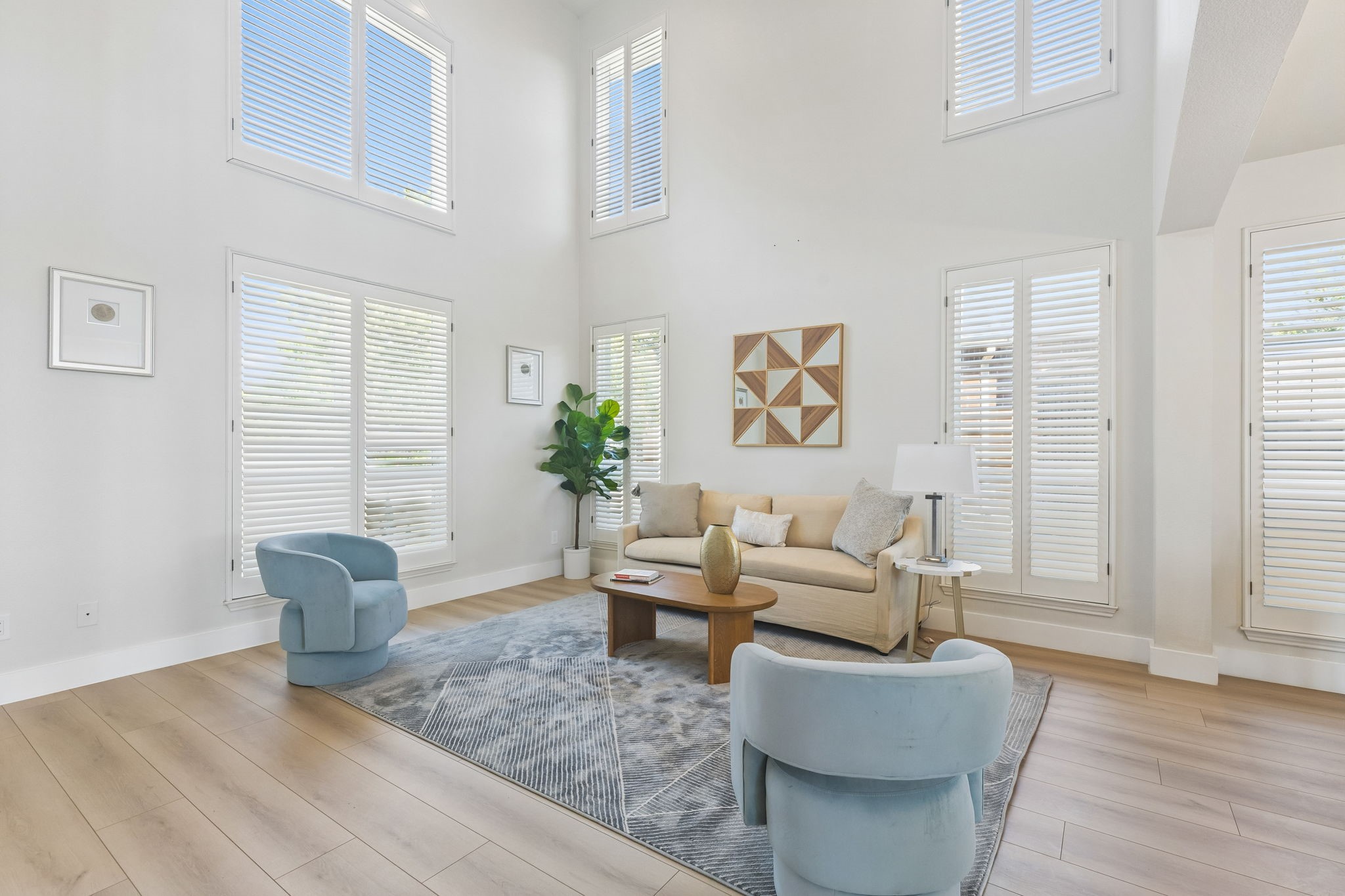 6218 Lincolnshire Lane