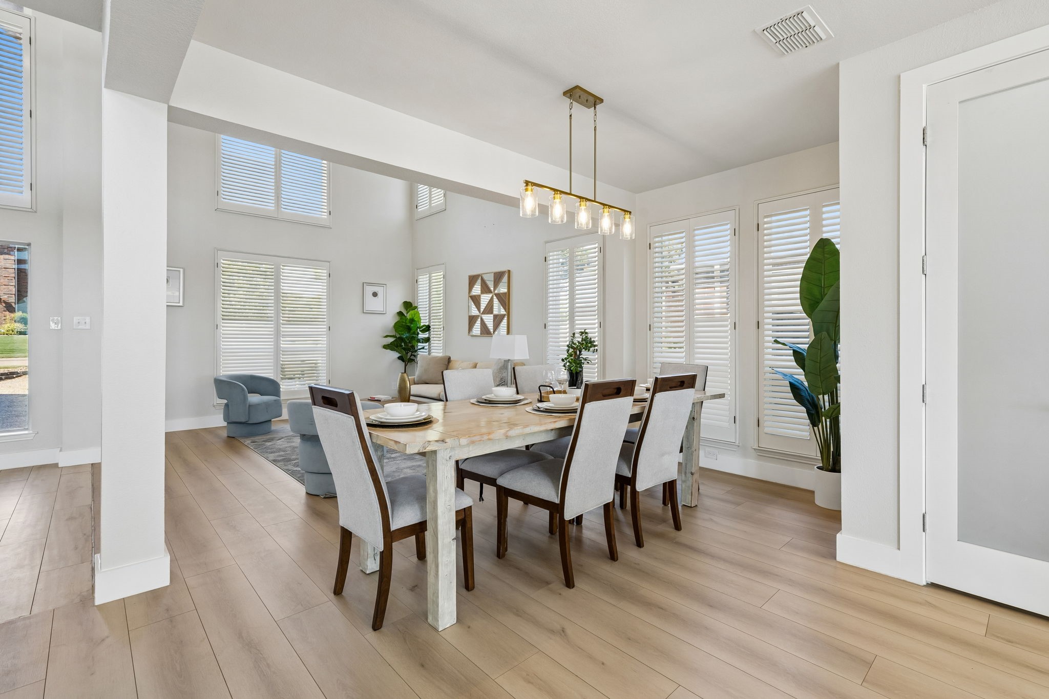6218 Lincolnshire Lane