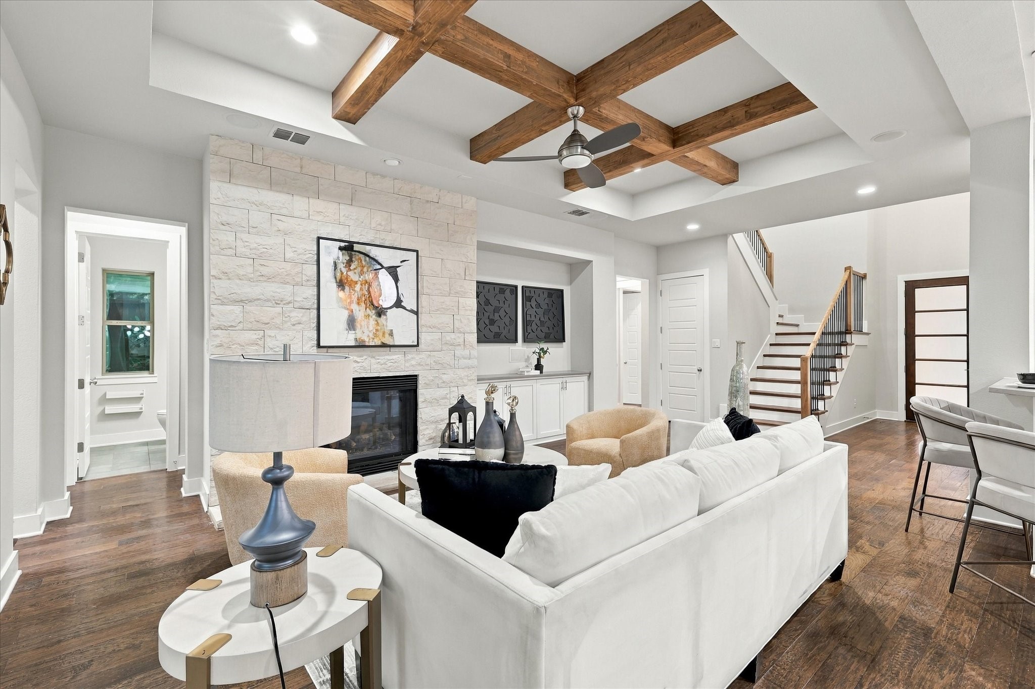 6251 Lakeshore Drive