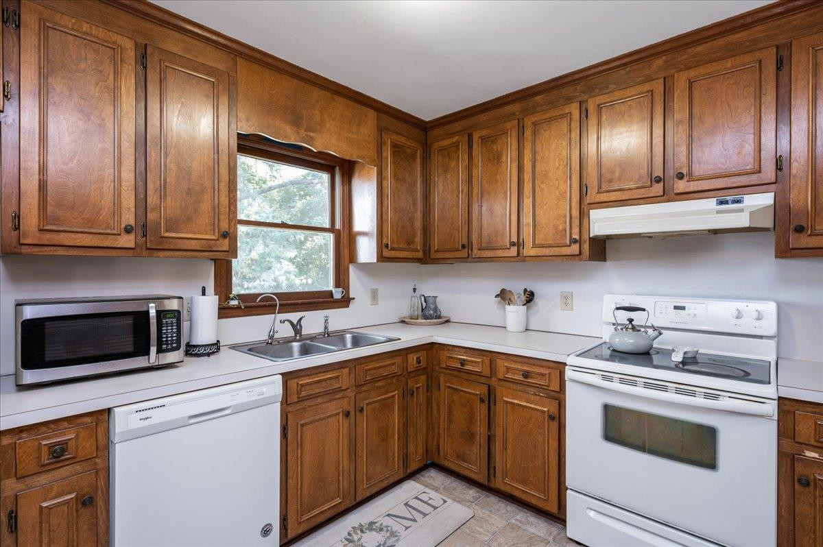 5801 Iris Lake Court