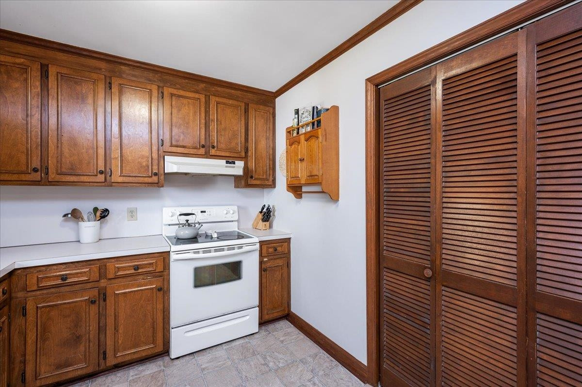 5801 Iris Lake Court