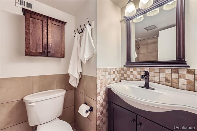 789 N Clarkson Street Unit: 201