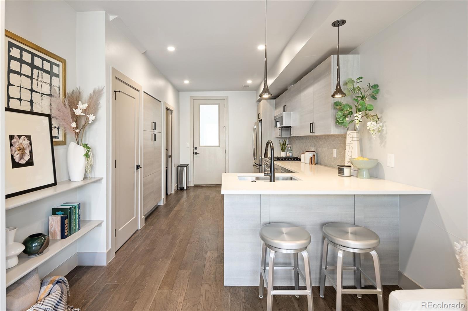 405 Harrison Street Unit: 3