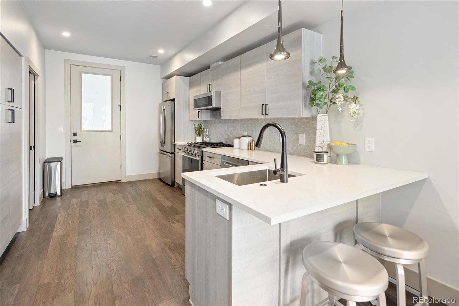 405 Harrison Street Unit: 3