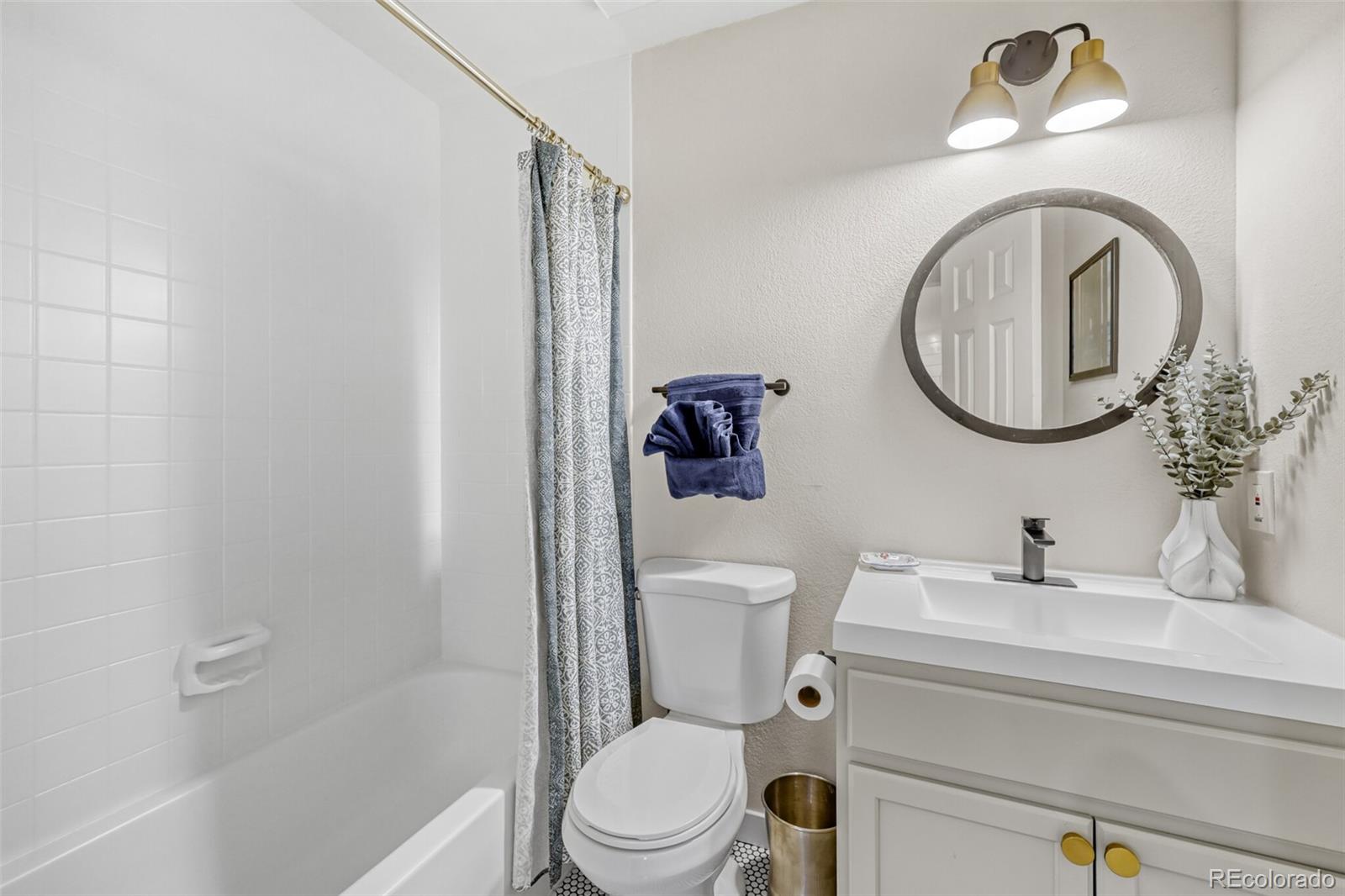 3600 S Pierce Street Unit: 2-102