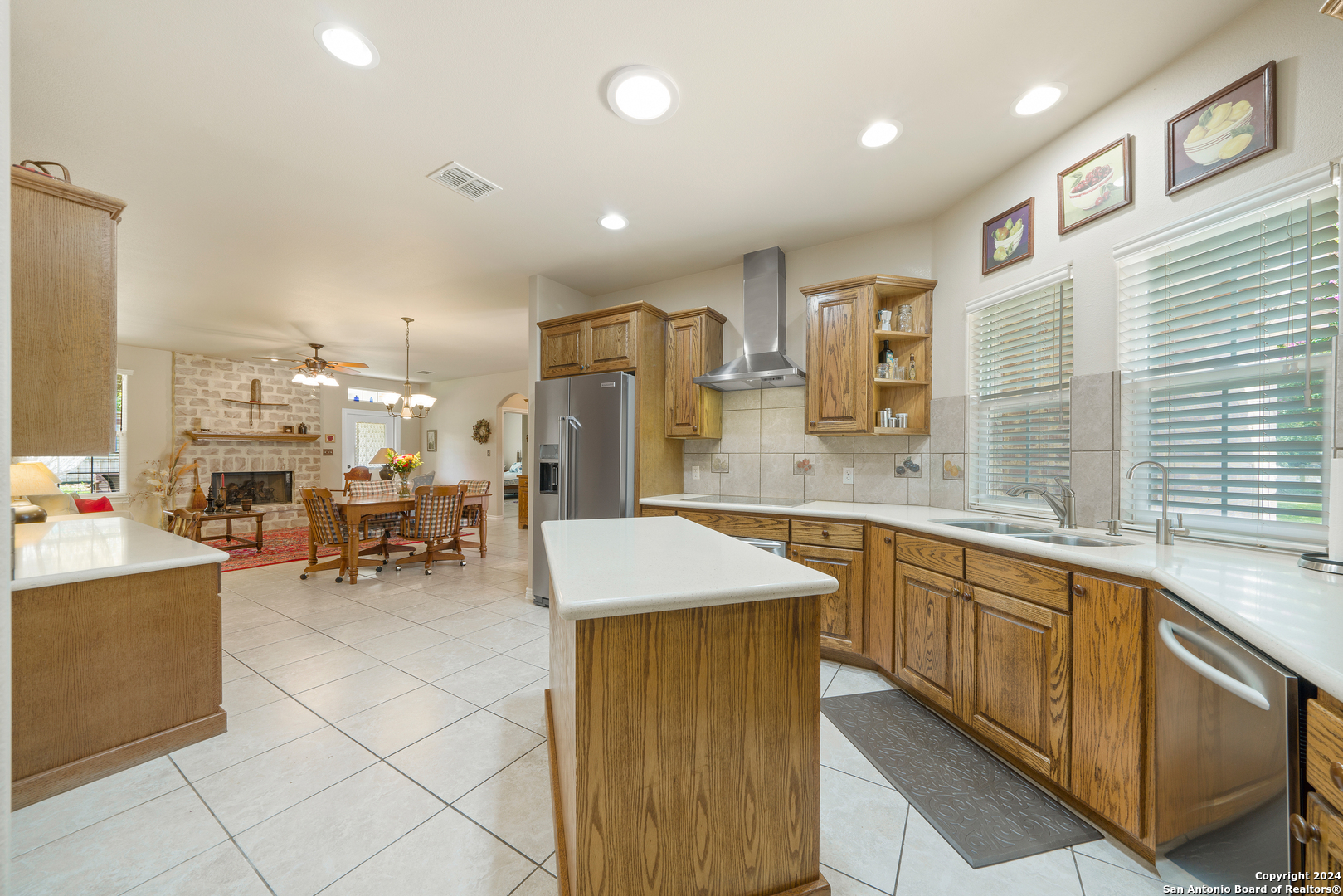 129 W EVERGREEN ST