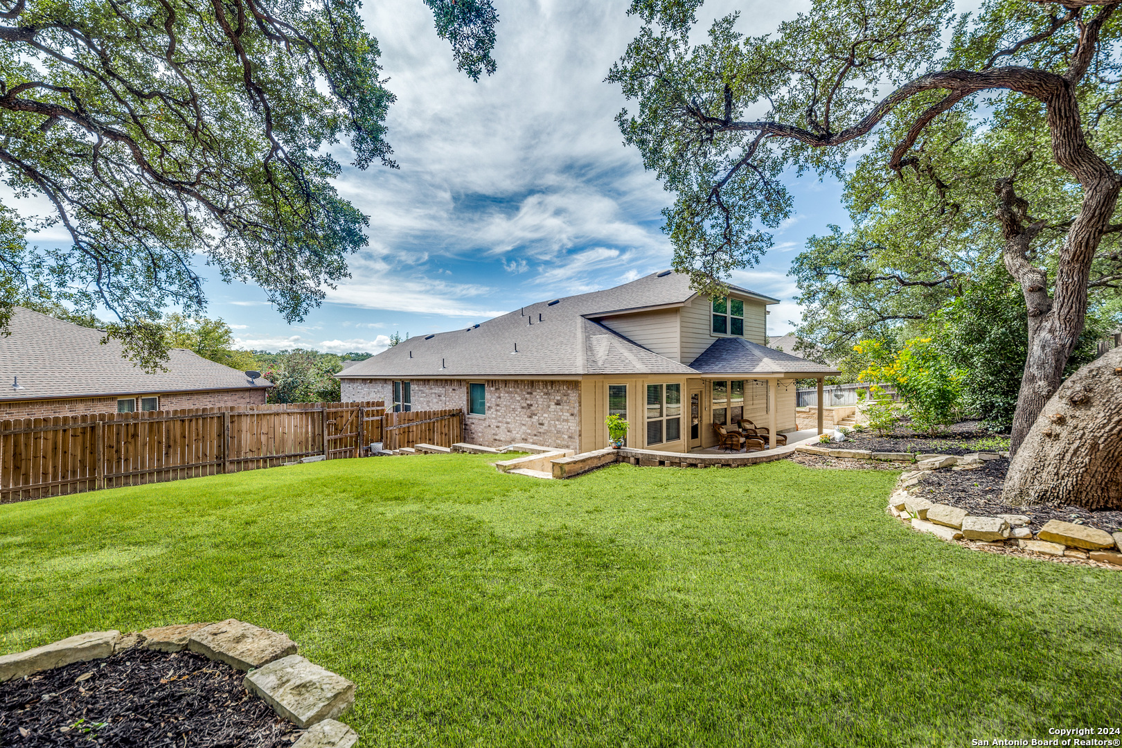 233 LUDWIG DR
