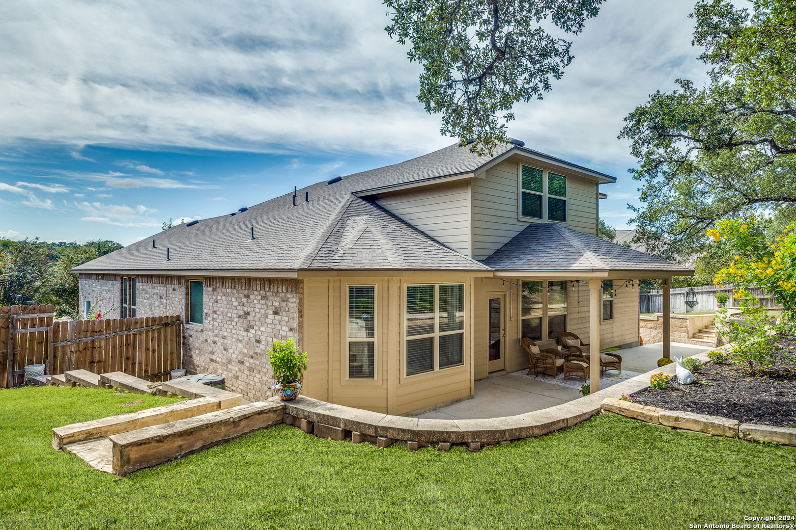 233 LUDWIG DR