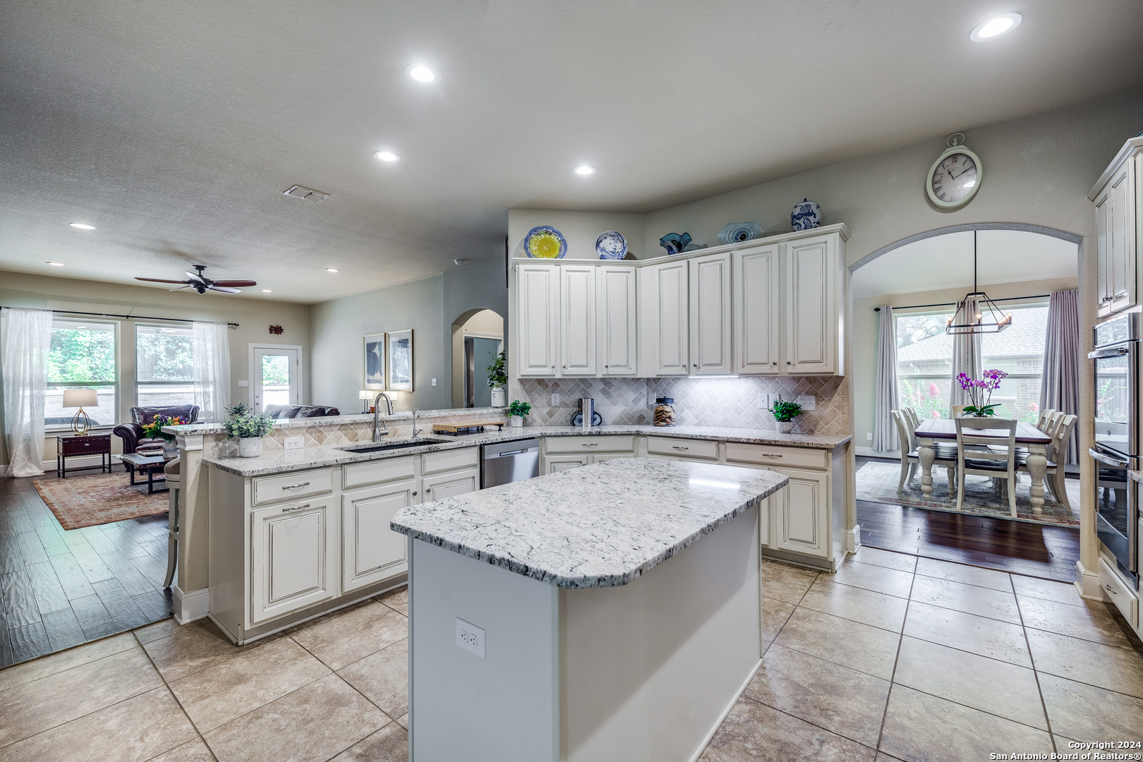 233 LUDWIG DR