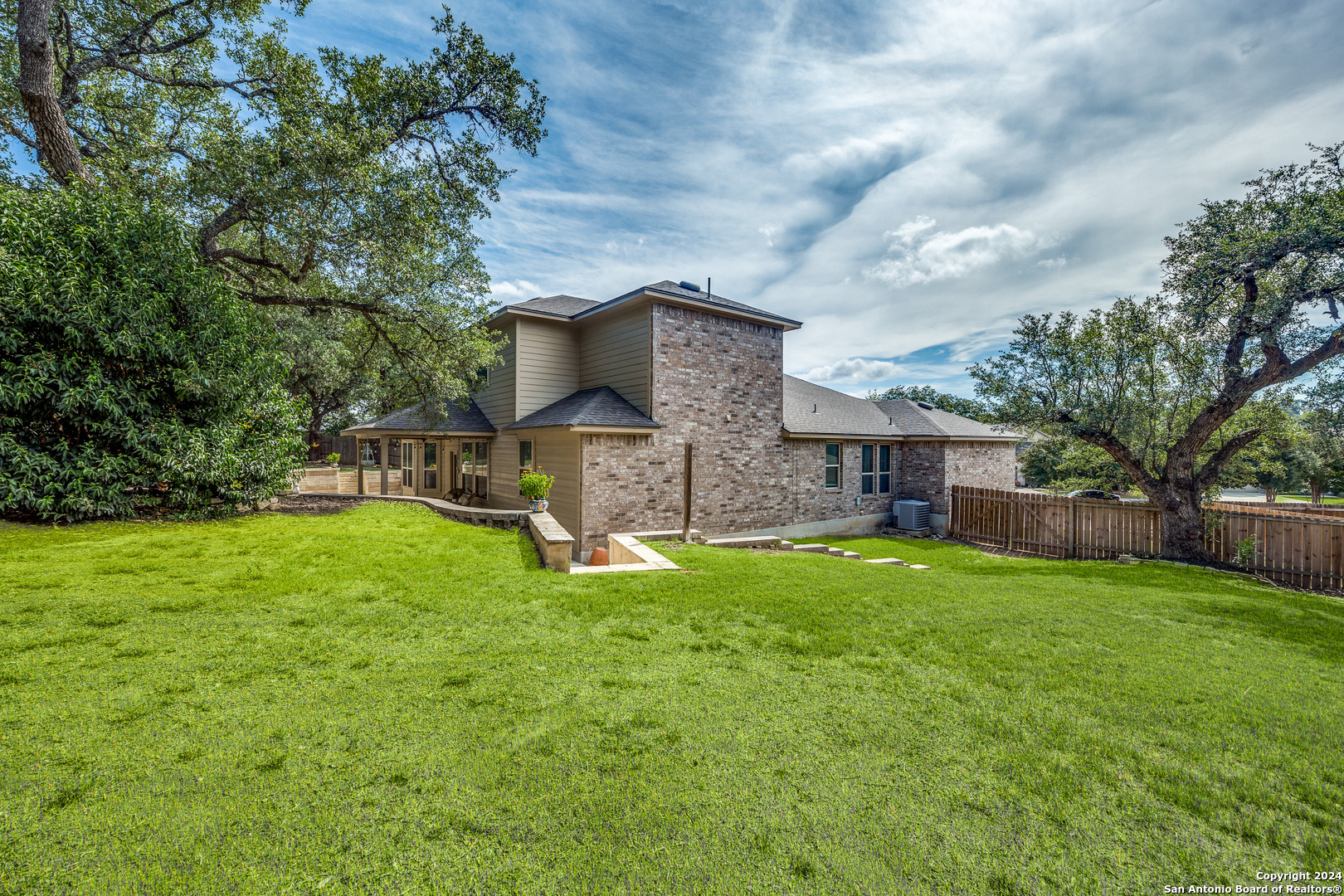 233 LUDWIG DR