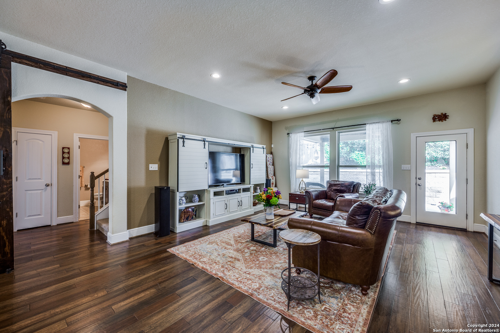 233 LUDWIG DR