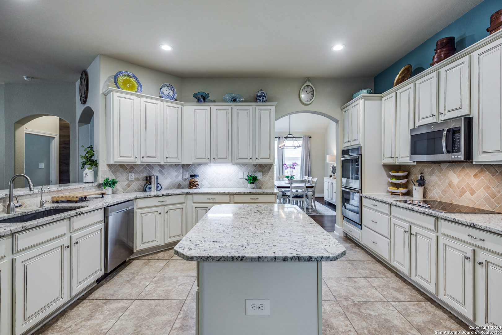 233 LUDWIG DR