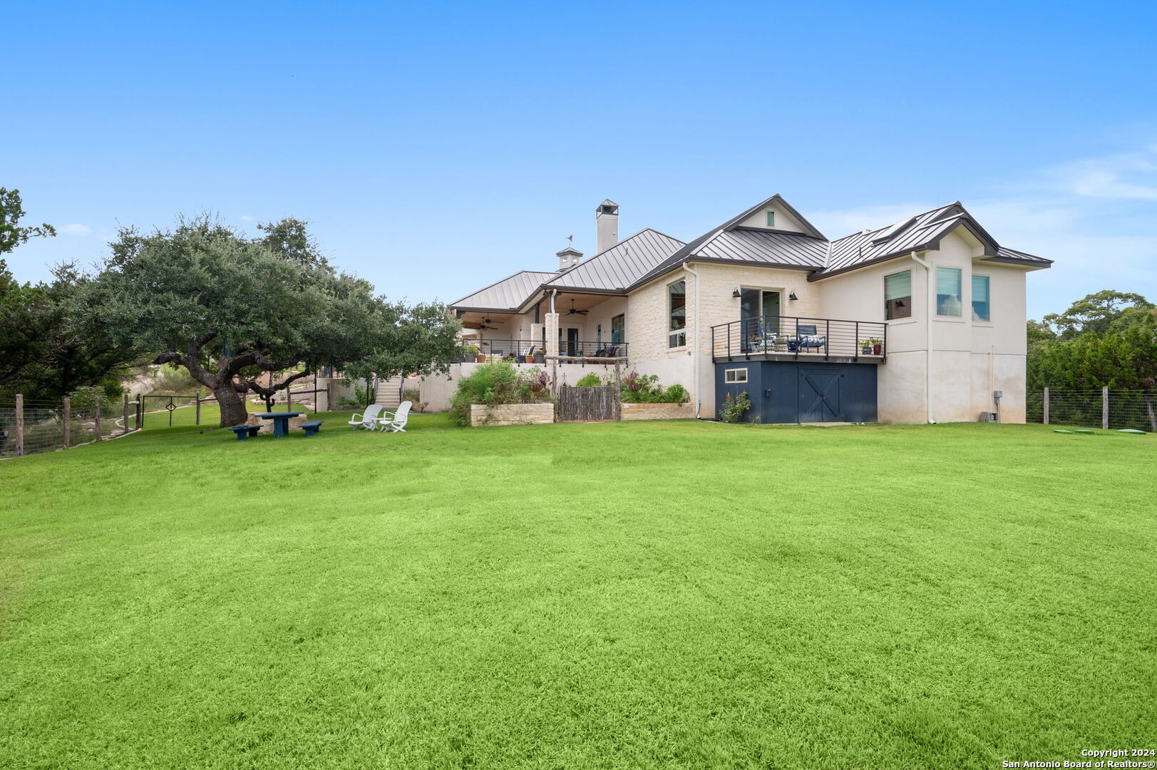 639 Menger Springs