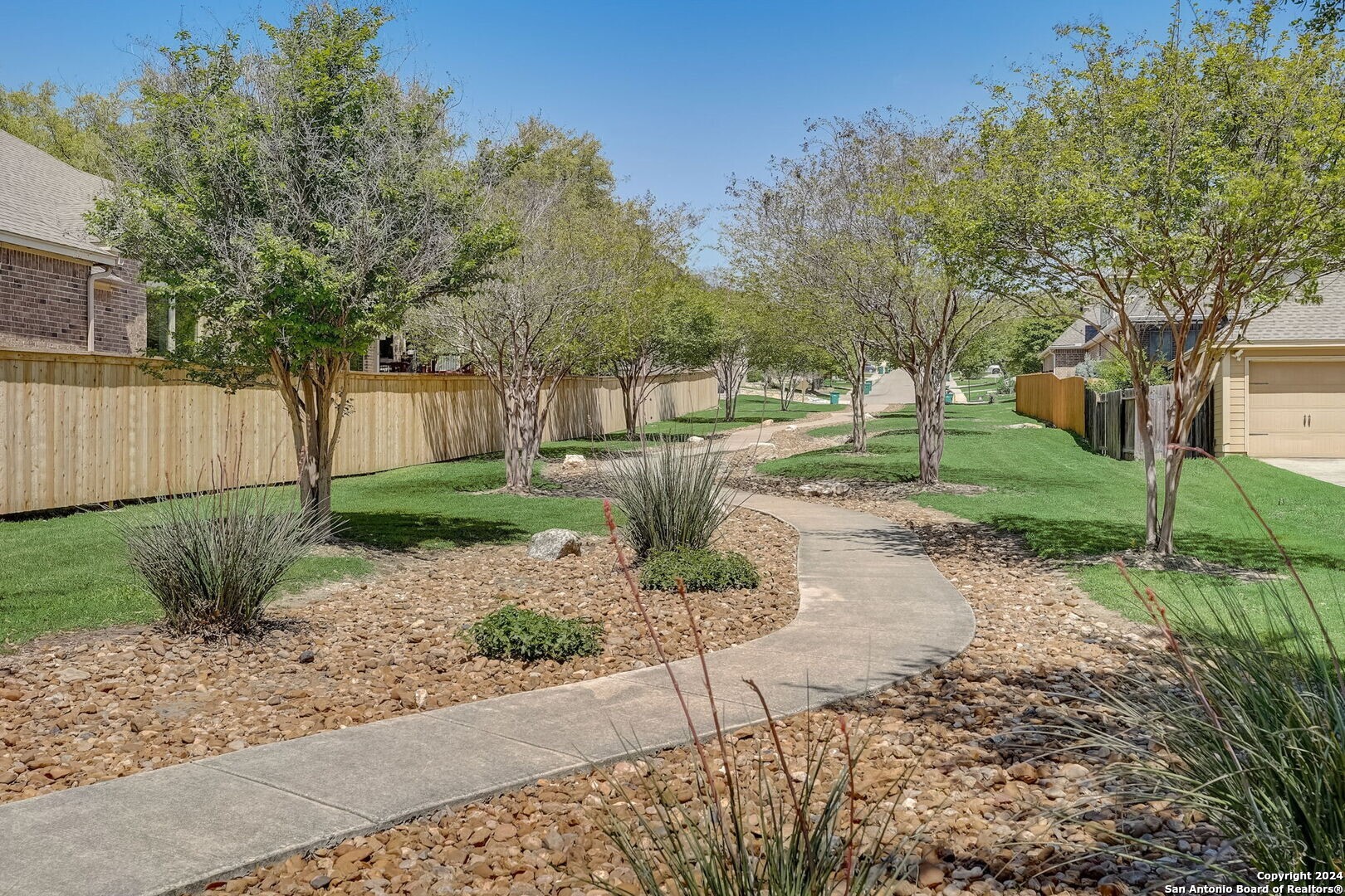 9036 Raven Pointe