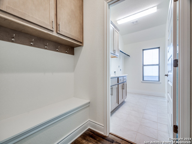 9036 Raven Pointe