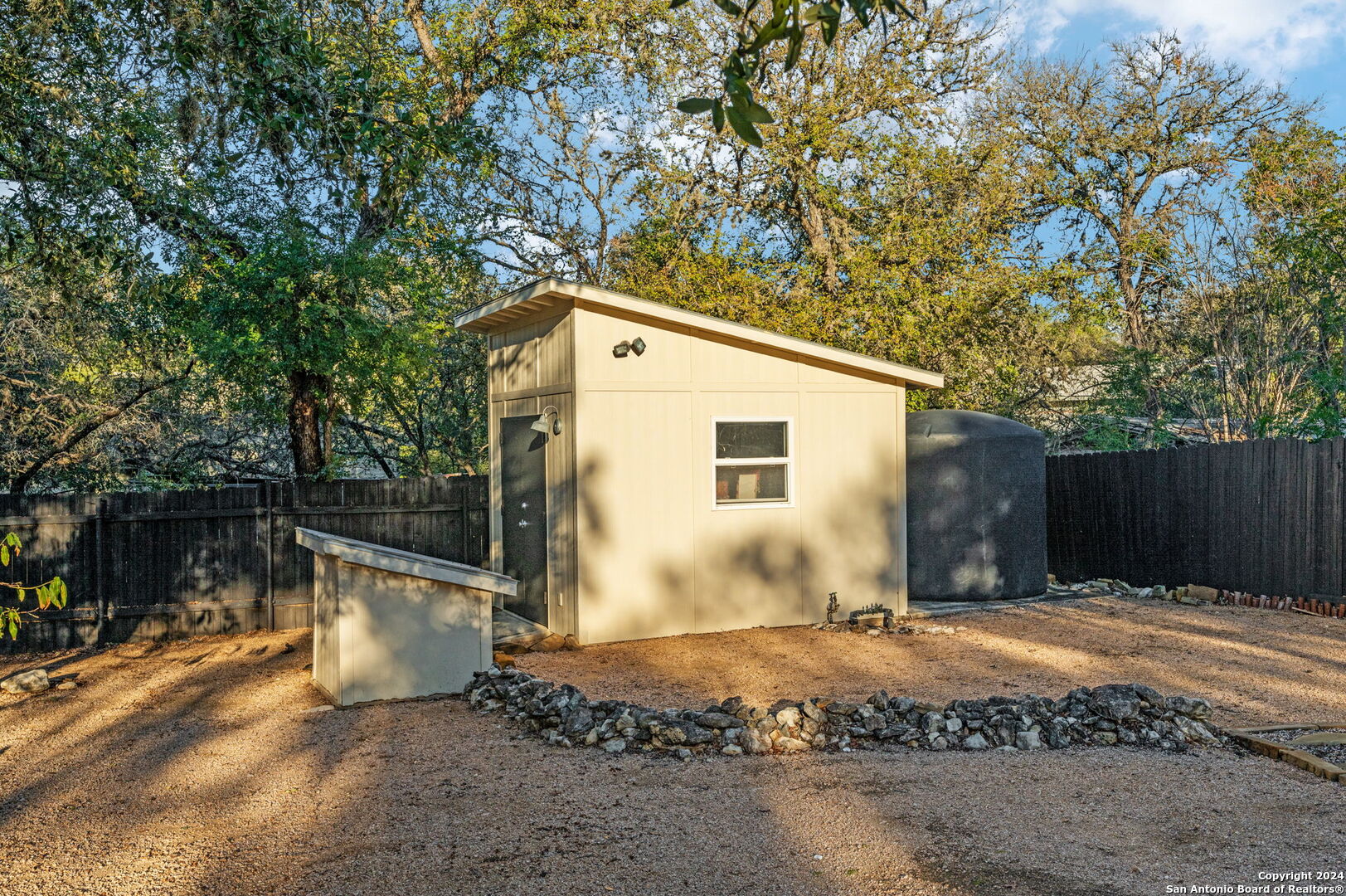 10234 DREAMLAND DR