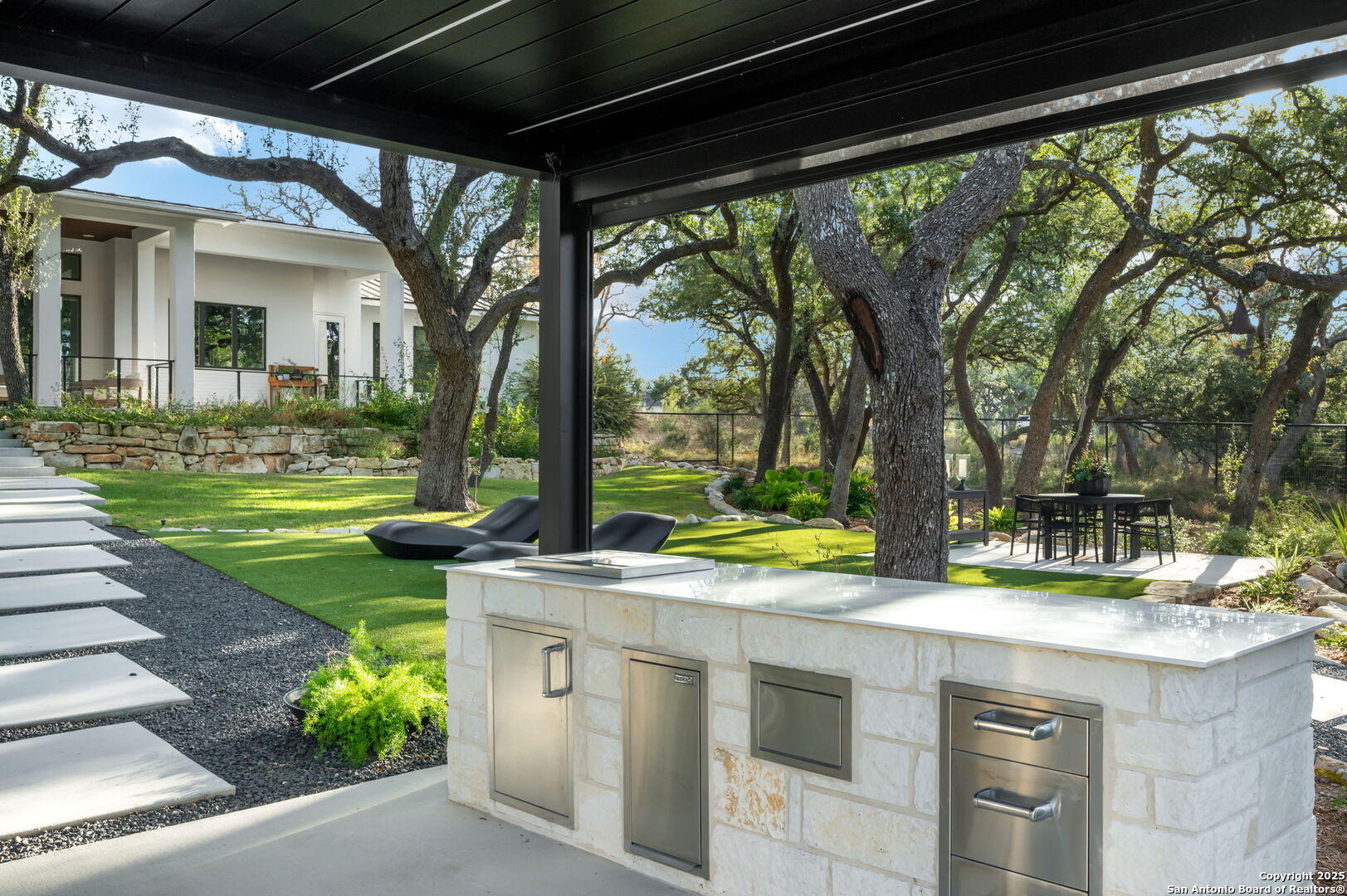 966 Belle Oaks Blvd.