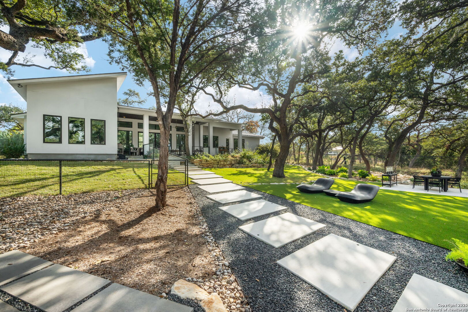 966 Belle Oaks Blvd.