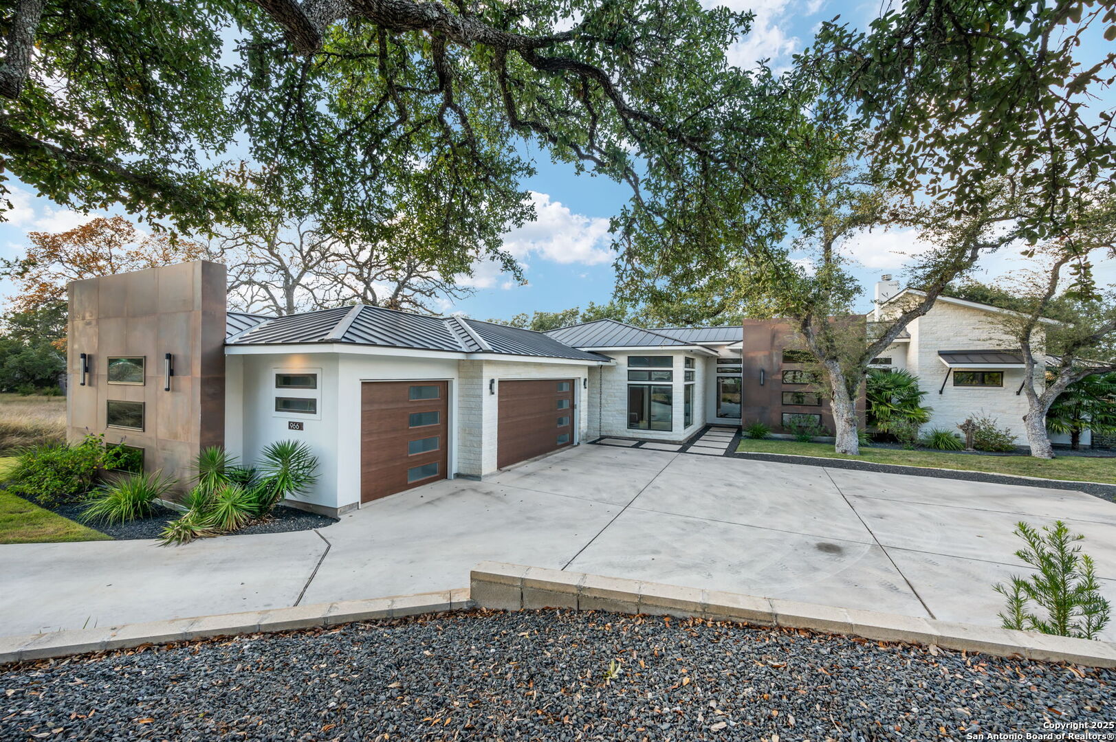 966 Belle Oaks Blvd.
