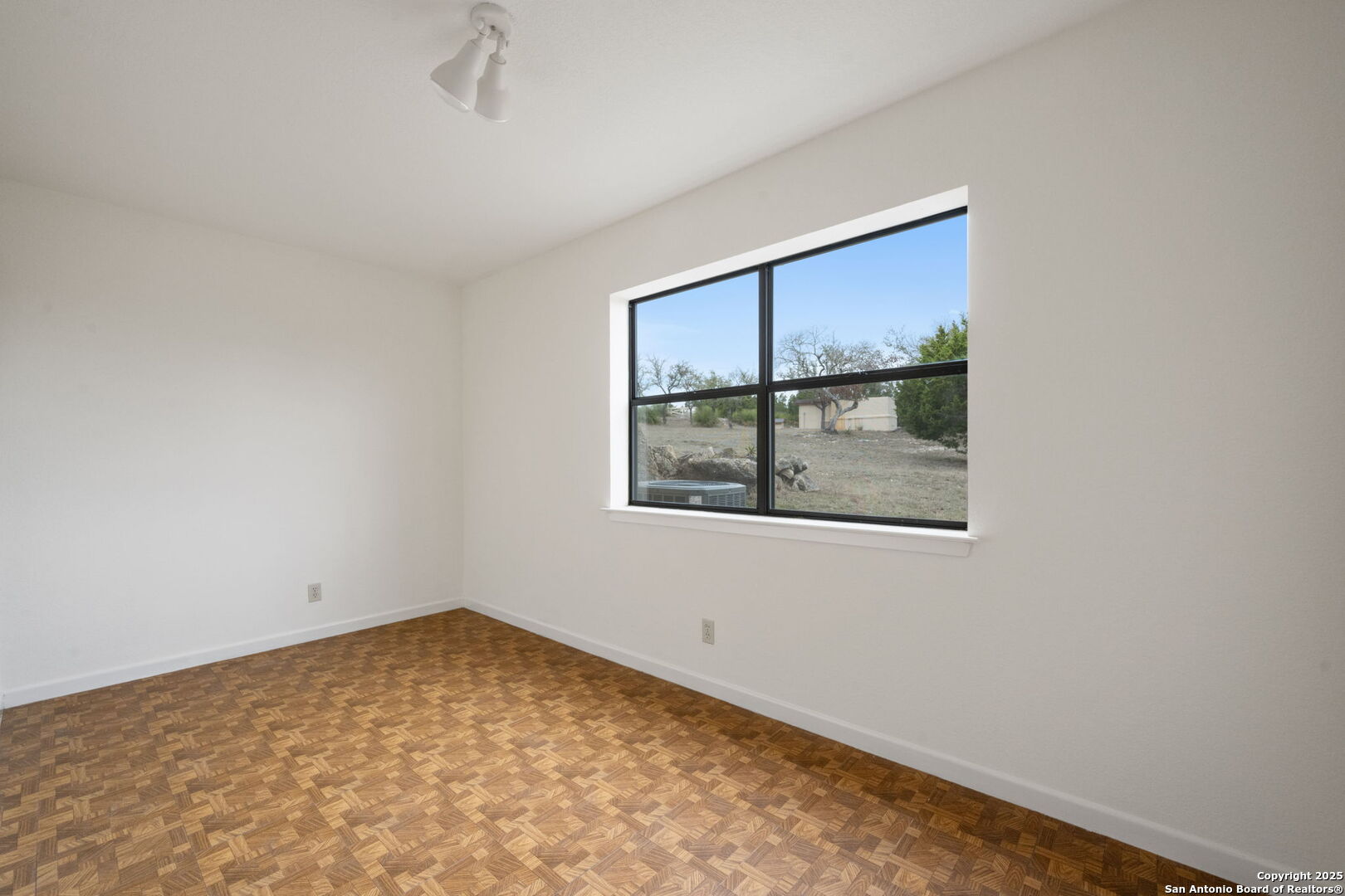 404 Lake Side Circle