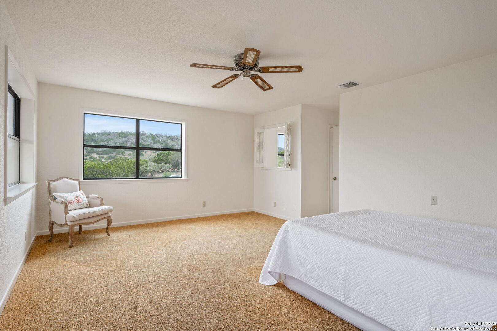 404 Lake Side Circle