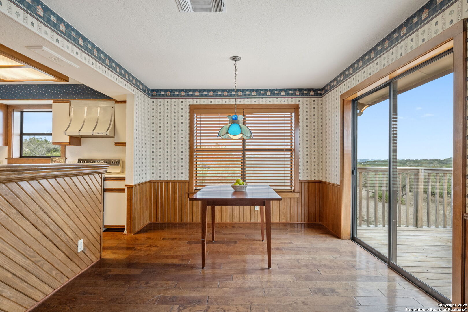 404 Lake Side Circle