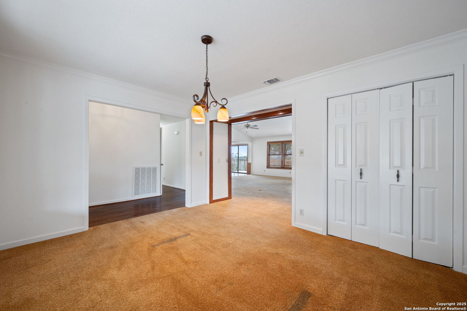 404 Lake Side Circle