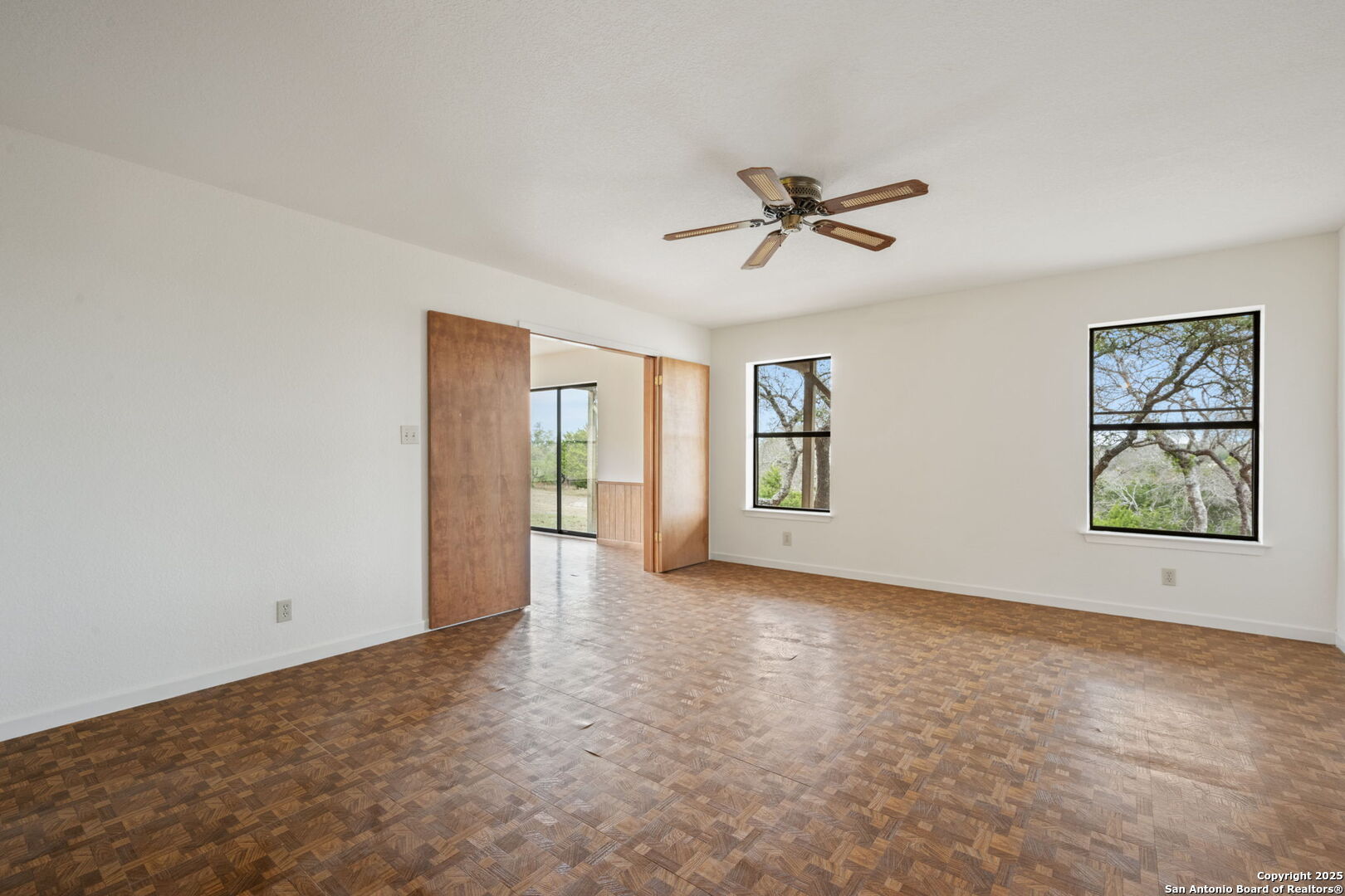 404 Lake Side Circle