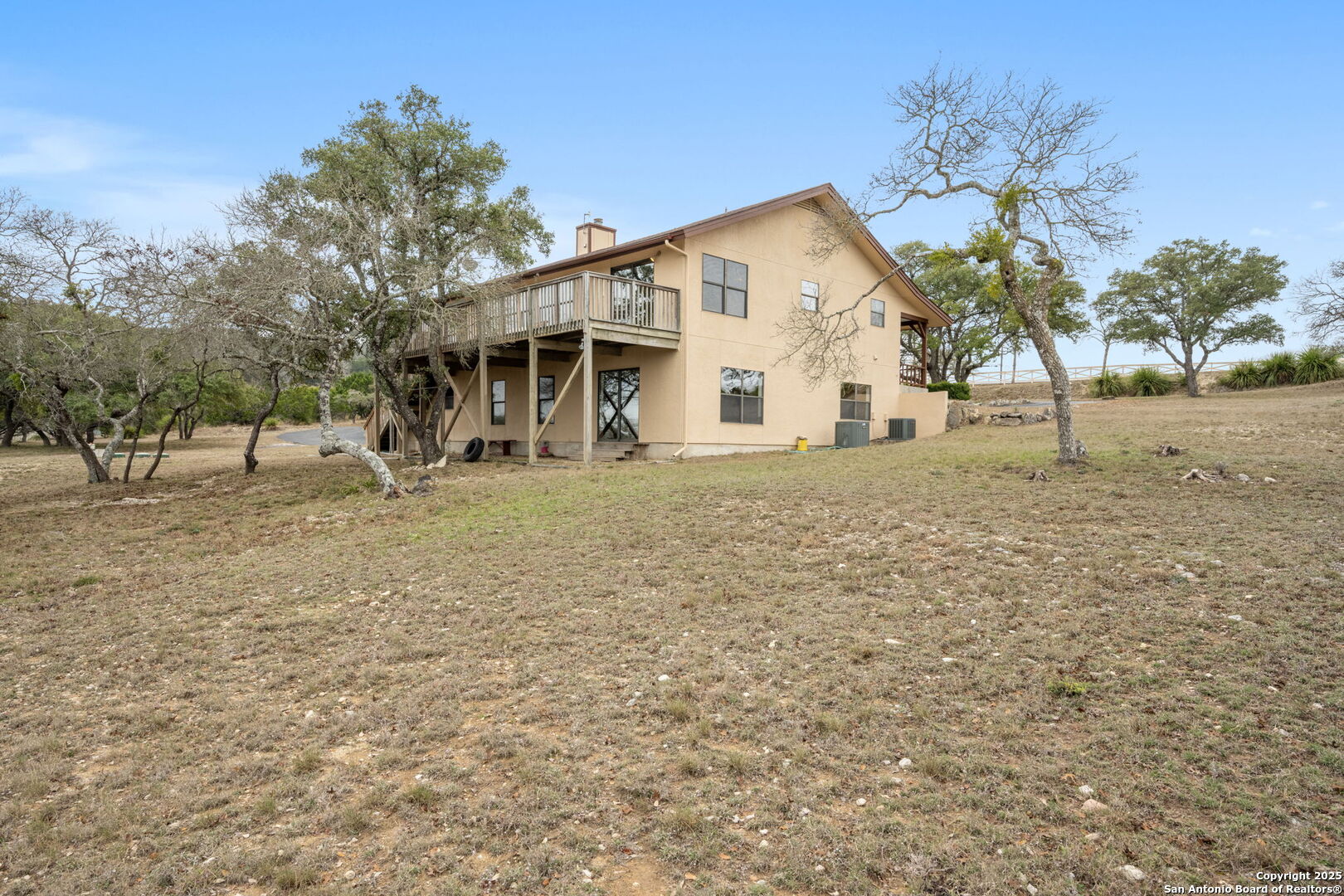 404 Lake Side Circle