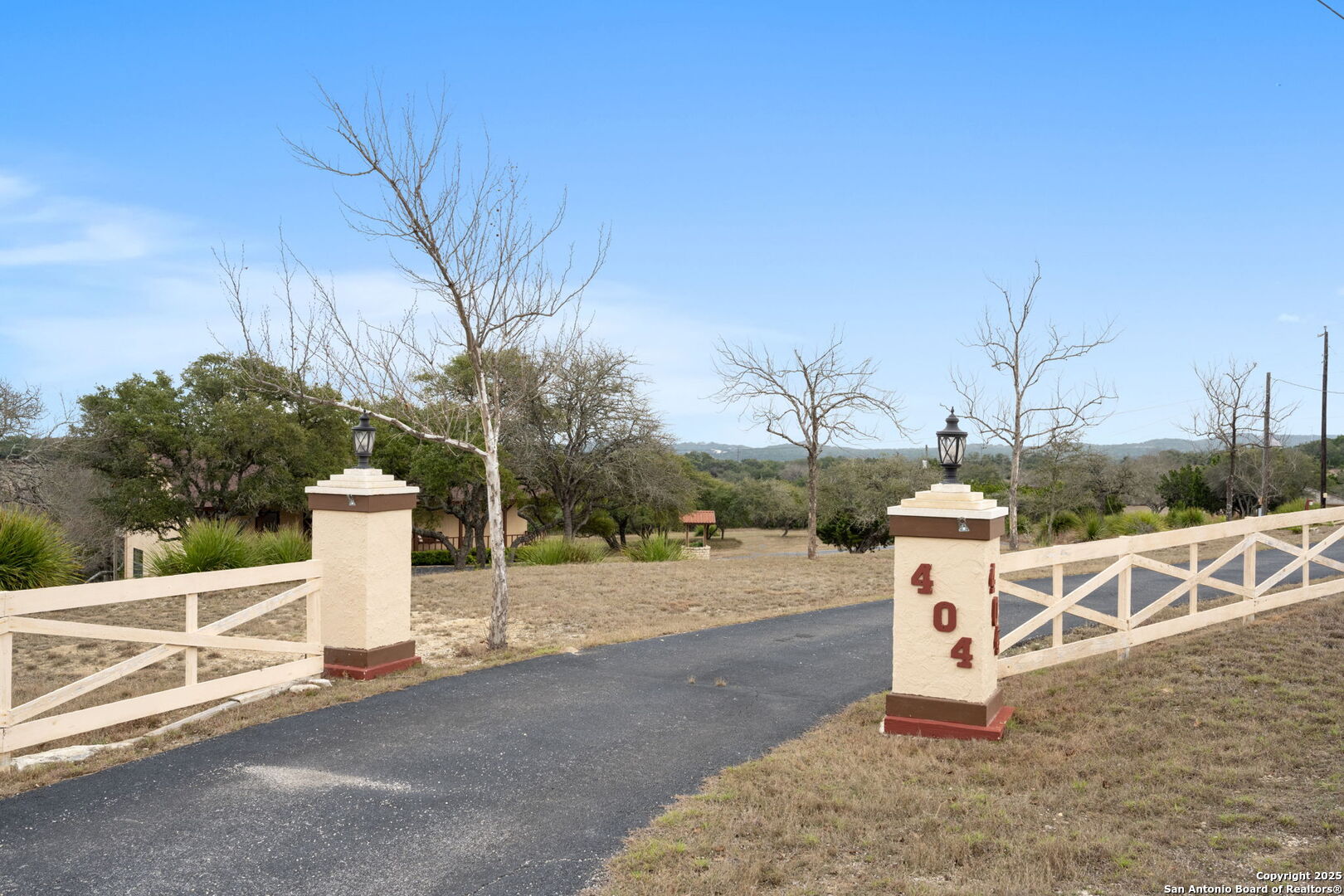 404 Lake Side Circle