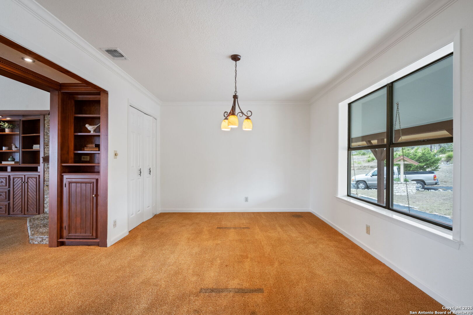 404 Lake Side Circle