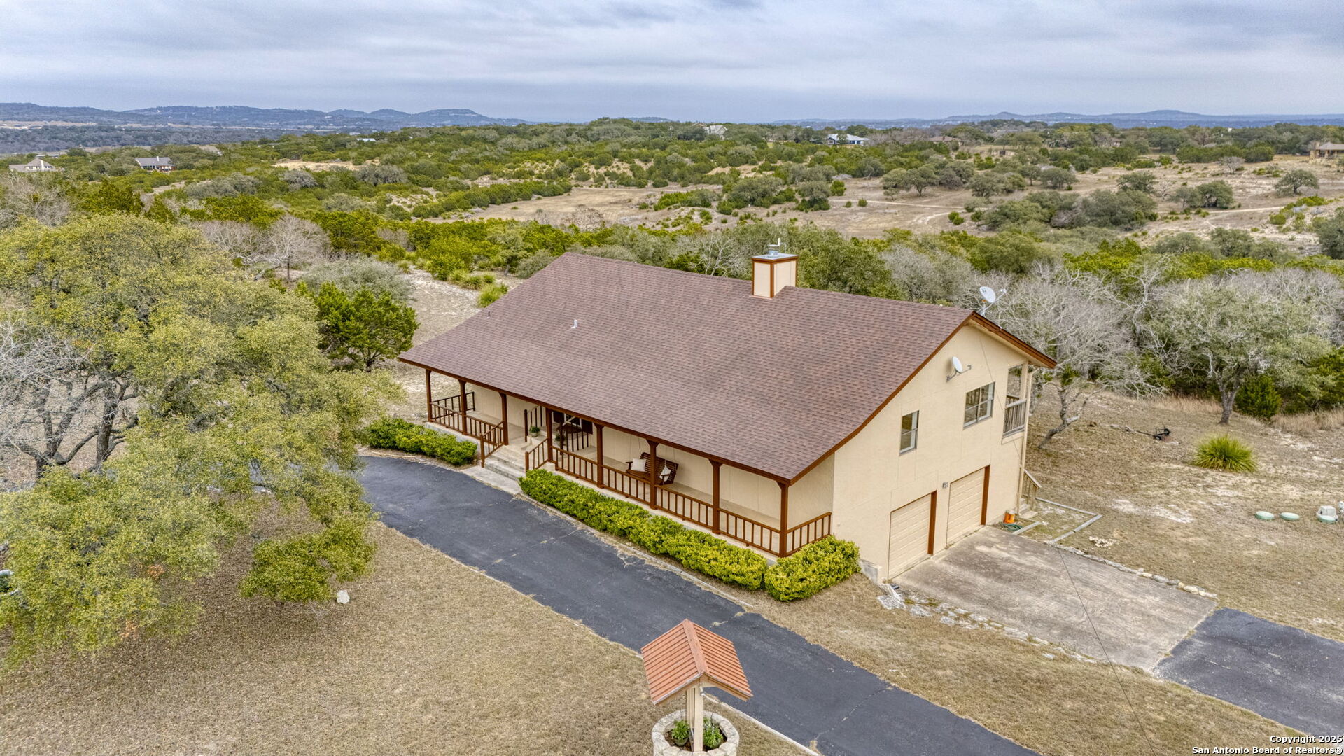 404 Lake Side Circle