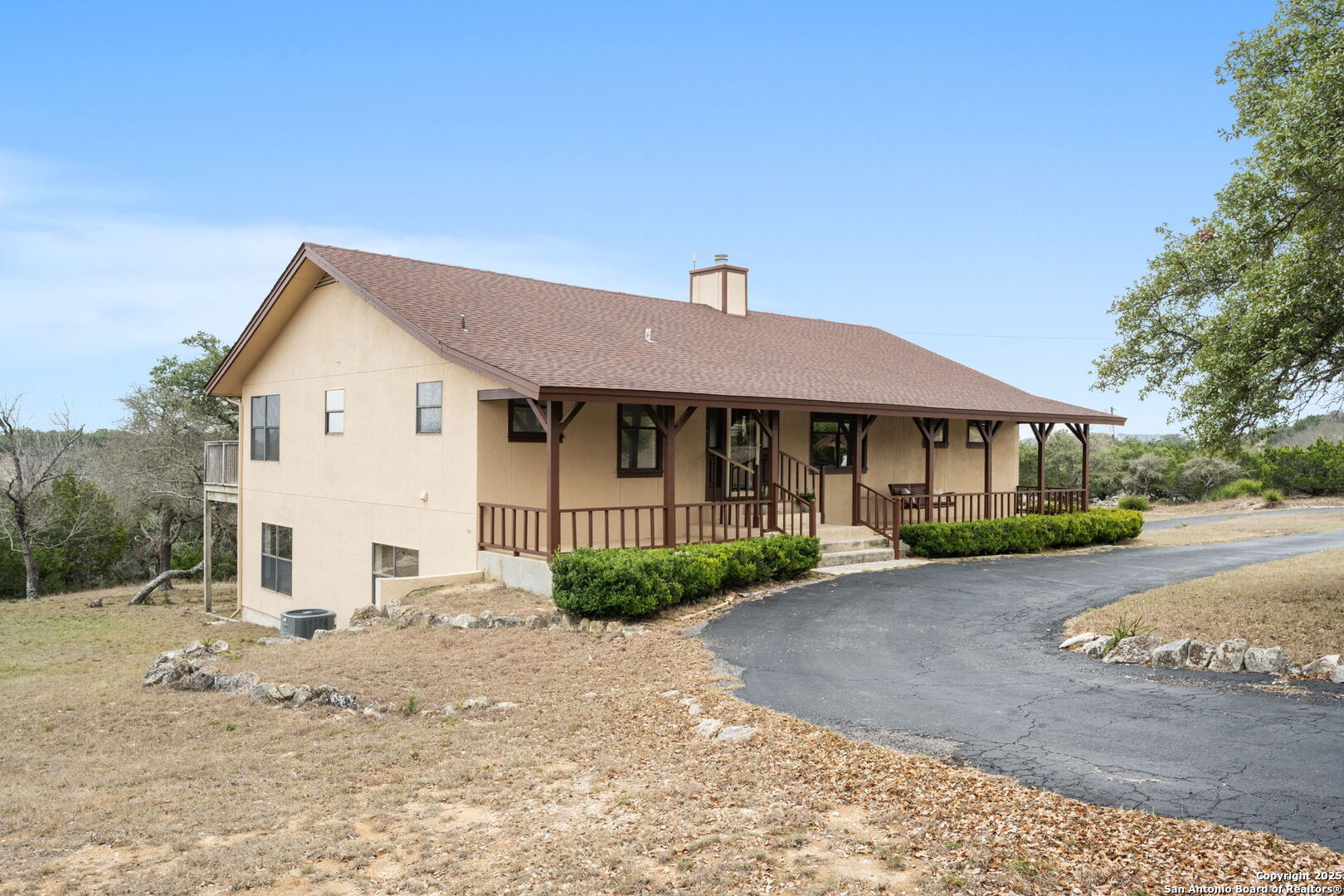 404 Lake Side Circle