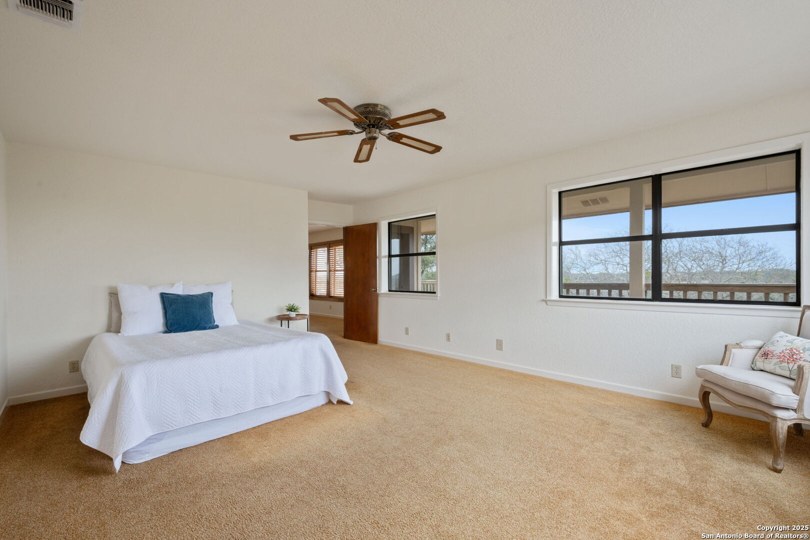 404 Lake Side Circle