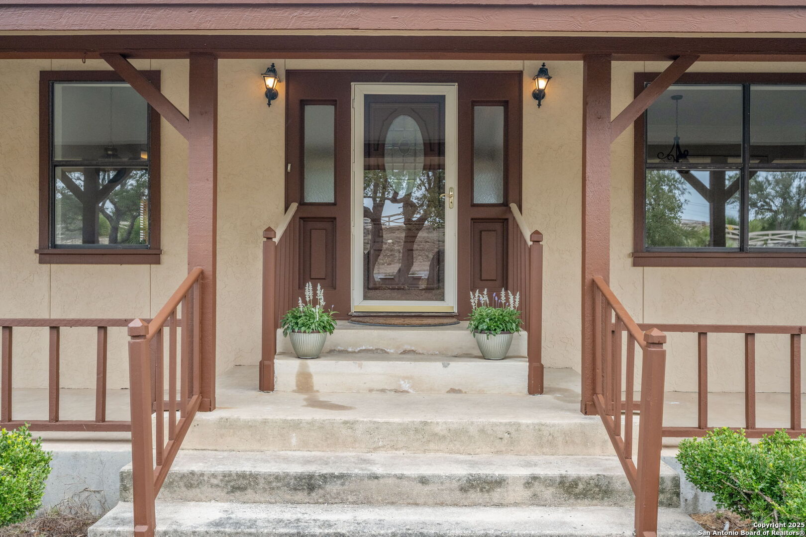 404 Lake Side Circle