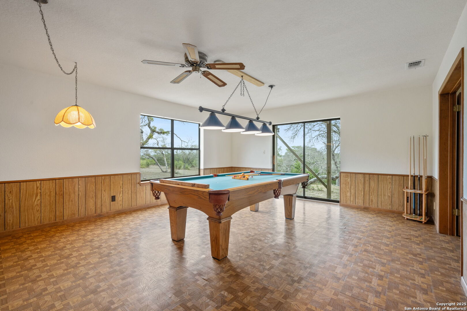 404 Lake Side Circle
