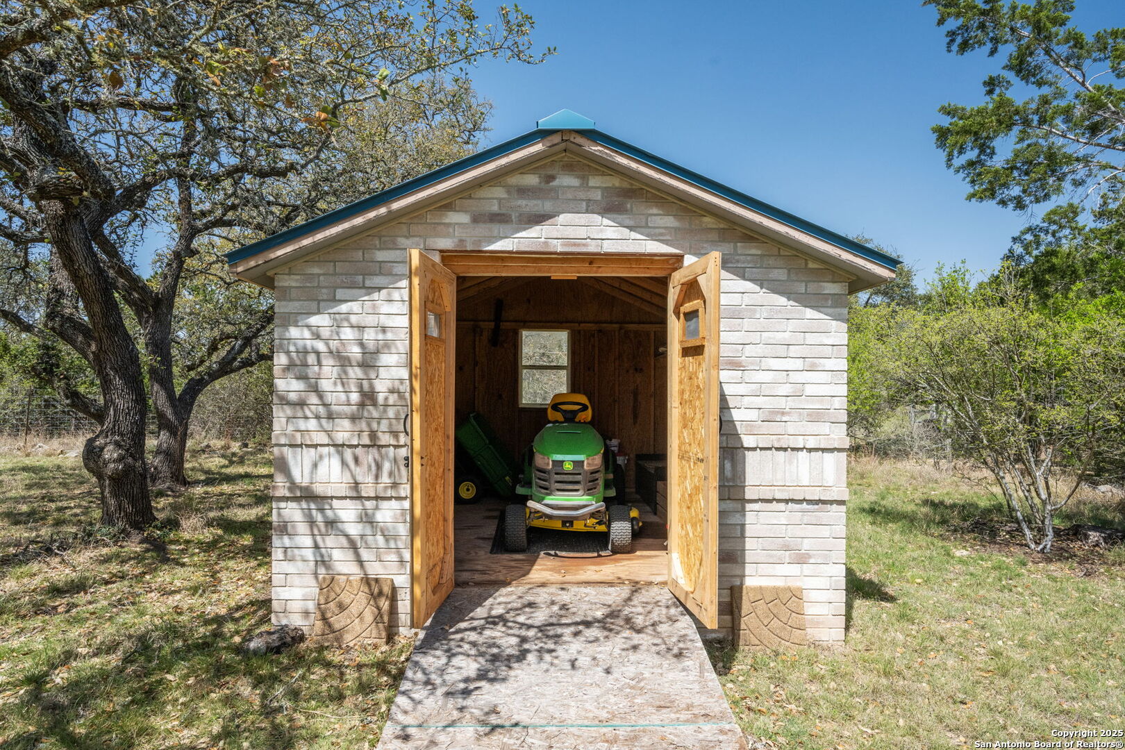104 Kendall View Dr.