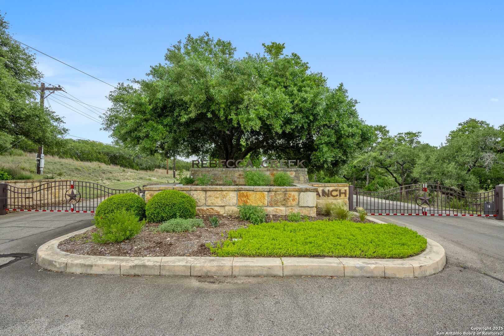 1596 White River